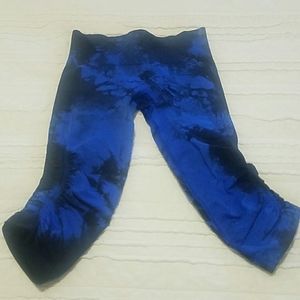 Lululemon in the flow size 4. EUC.